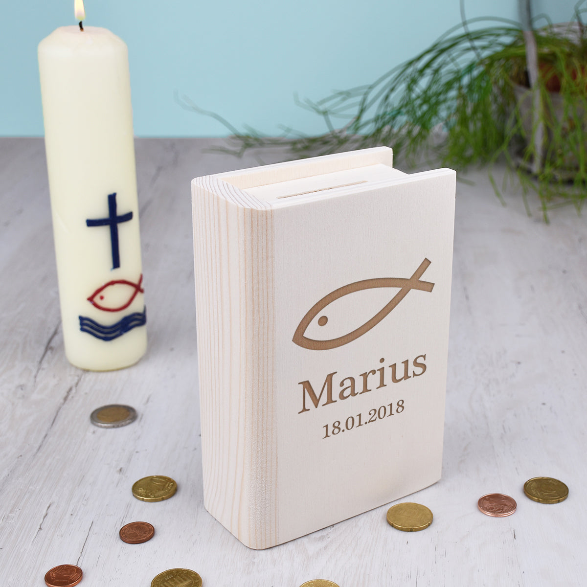 Personalisierte Buch-Spardose aus Holz - Fisch-Motiv & Gravur zur Taufe & Konfirmation