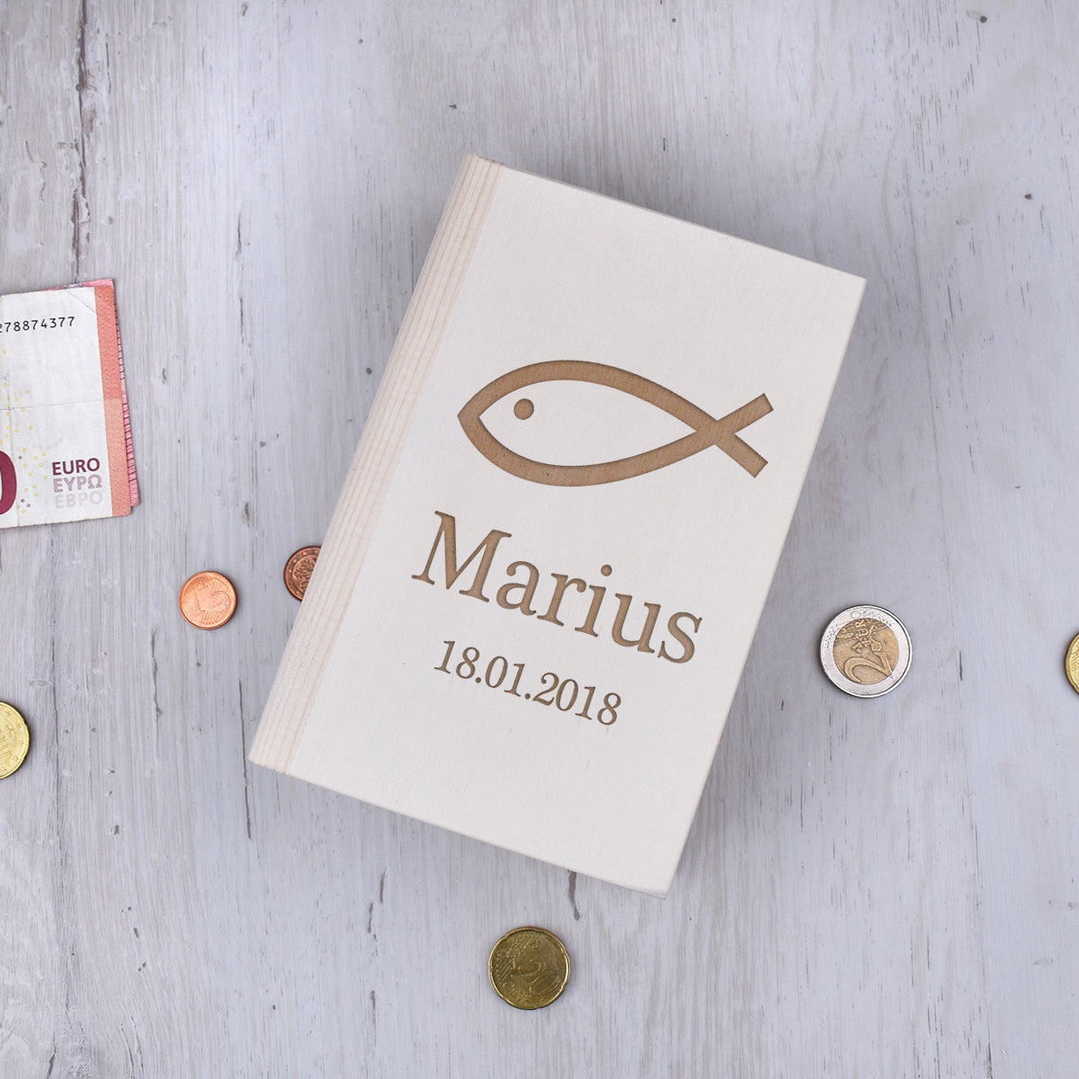 Personalisierte Buch-Spardose aus Holz - Fisch-Motiv & Gravur zur Taufe & Konfirmation