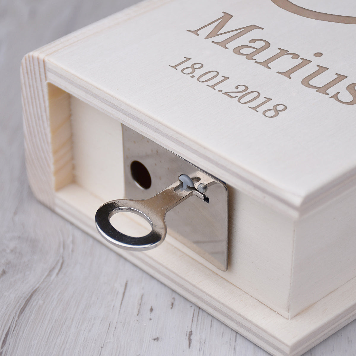 Personalisierte Buch-Spardose aus Holz - Fisch-Motiv & Gravur zur Taufe & Konfirmation