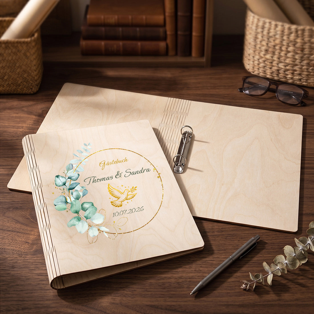 Personalisiertes Hochzeitsgästebuch aus Holz DIN A4 mit Namen & Goldmotiv