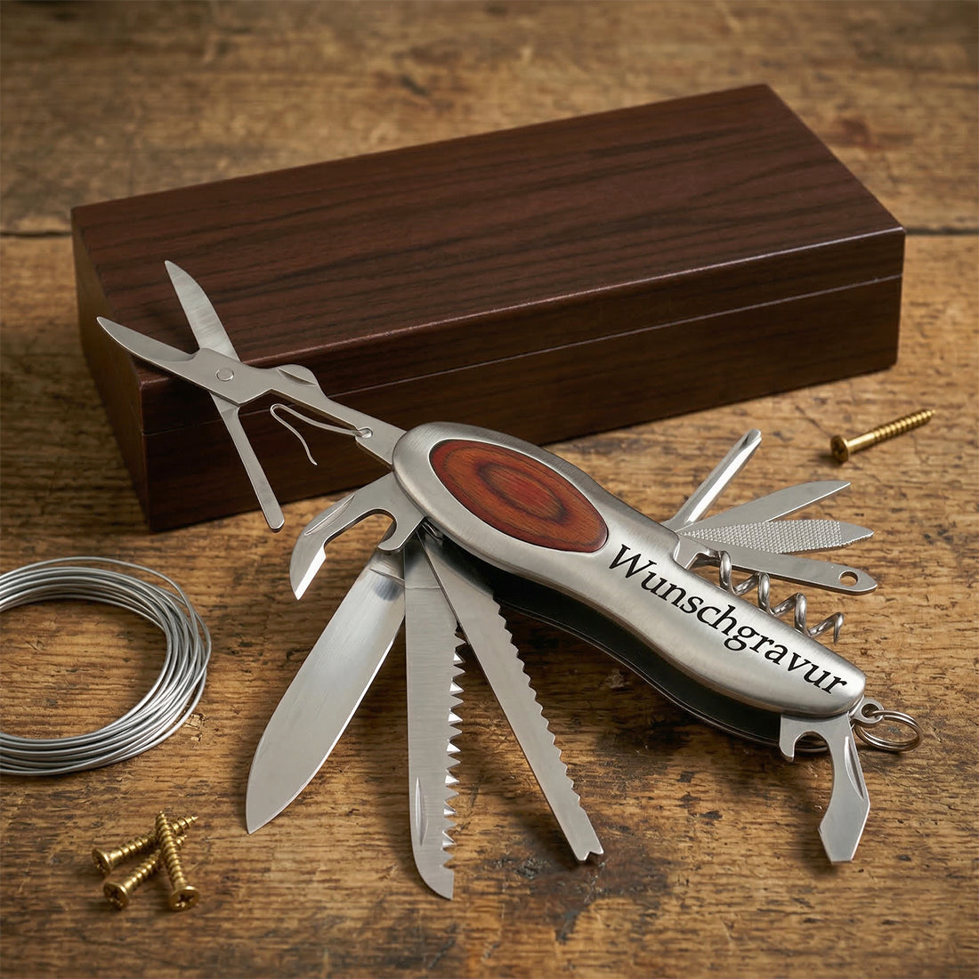 Multifunktionsmesser Wood mit 11 Funktionen und individueller Gravur