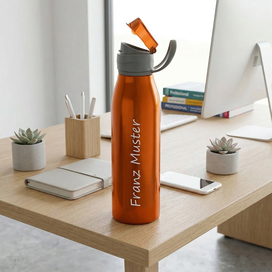 Grüne Aluminium-Trinkflasche 650ml mit personalisierter Gravur - Frontansicht