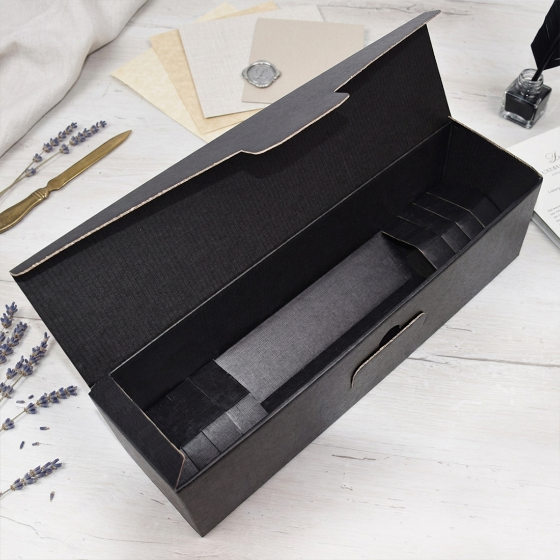 Premium-Geschenkbox Schwarz - Edle Strukturprägung