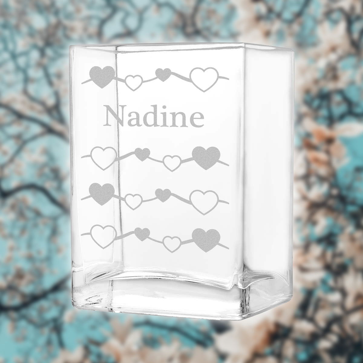 Kleine Blumenvase mit Herz-Motiv personalisiert