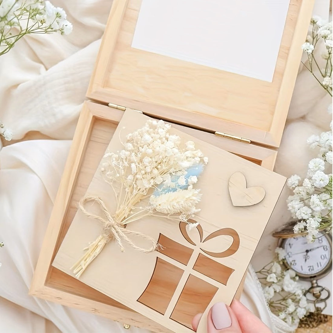 Hochzeitsgeschenk aus Holz mit Trockenblumen