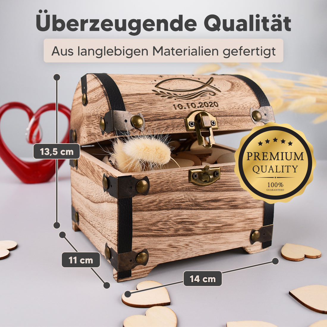 Schatztruhe aus hellem Holz, personalisiert mit einer allgemeinen Gravur, ideal als Taufgeschenk.