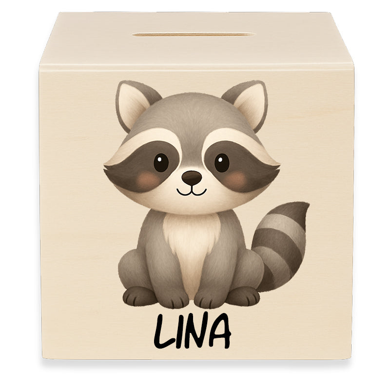 Holzspardose mit Motiv Waschbär und dem Beispielnamen Lina in der Vorderansicht