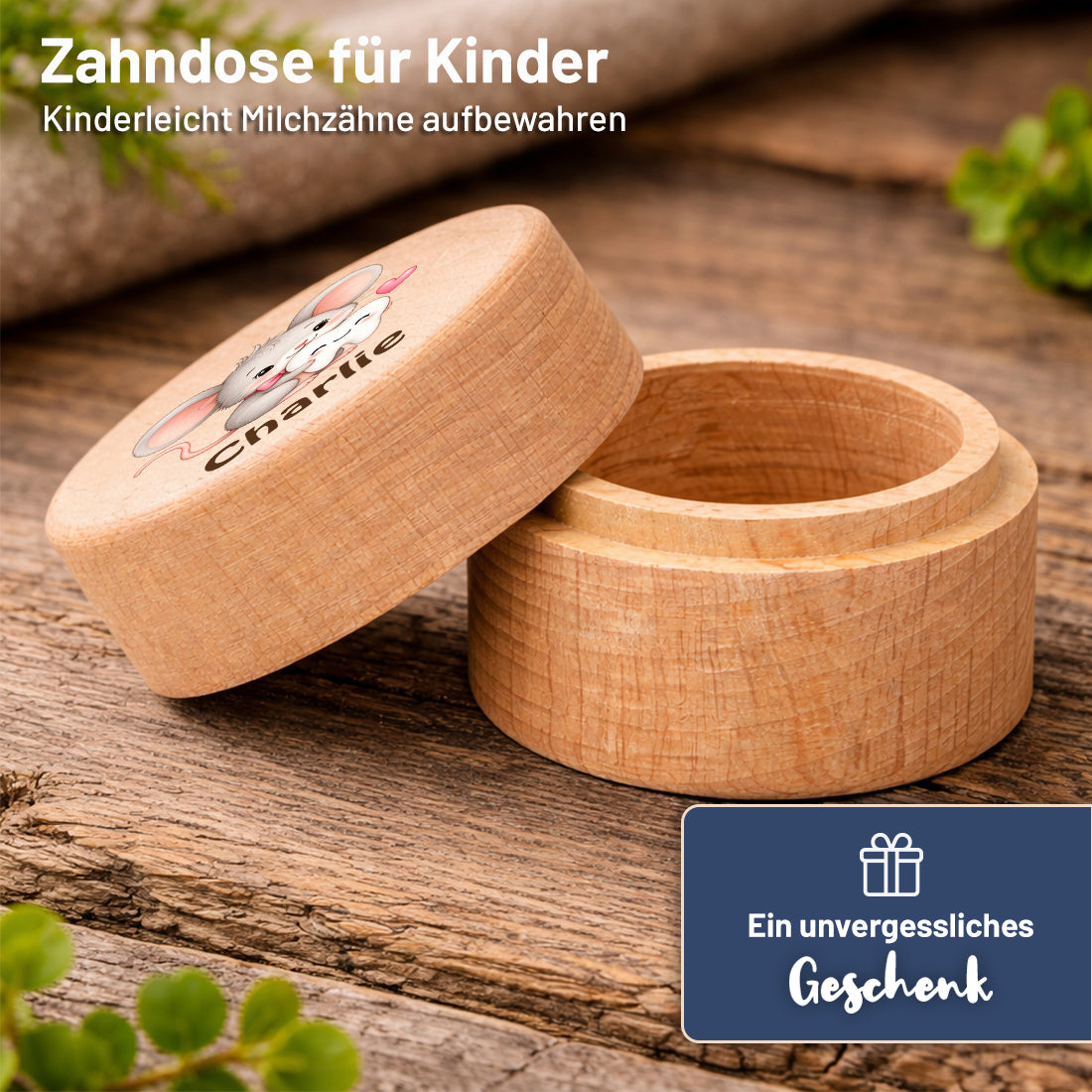 Runde Zahndose mit Motiv Zahnmaus und Beispielname Charlie geöffnet mit abgenommenem Steckdeckel
