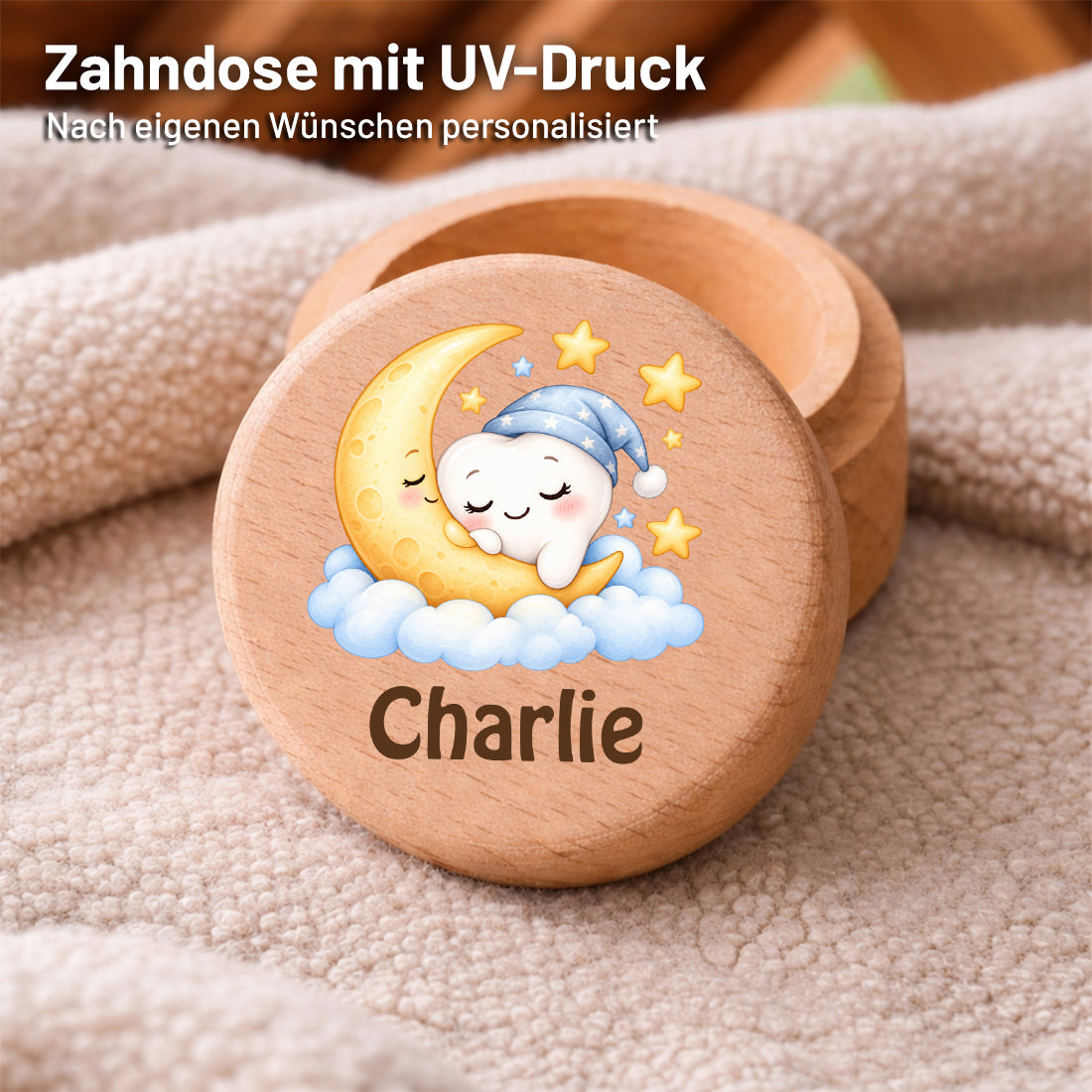 Runde Zahndose mit Motiv Mond & Zahn und Beispielname Charlie im Detailbild mit UV-Druck auf dem Deckel