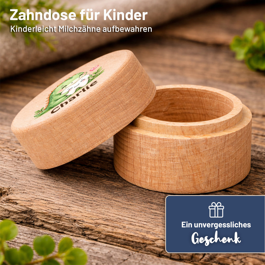 Runde Zahndose mit Motiv Dino & Zahn und Beispielname Charlie geöffnet mit abgenommenem Steckdeckel