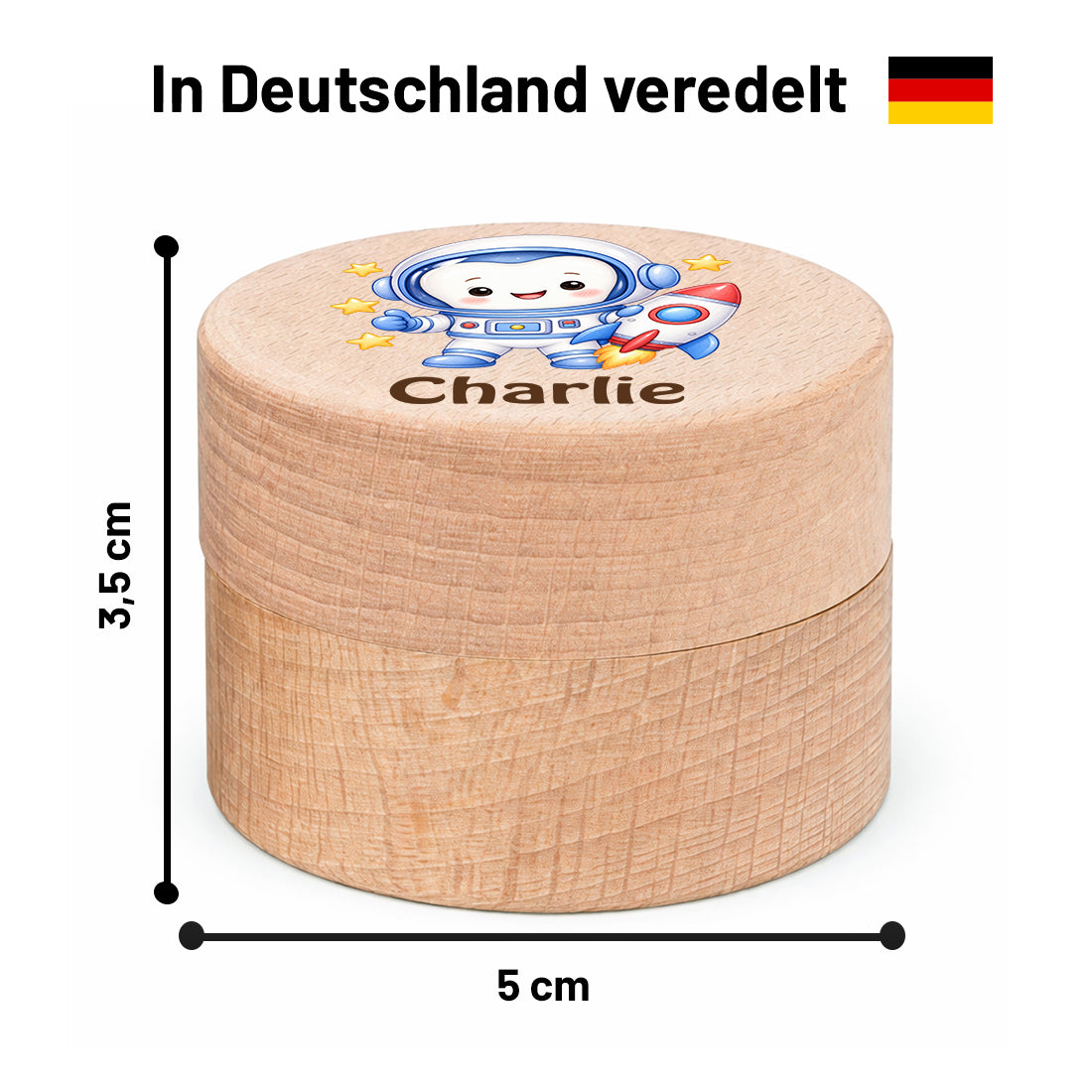 Runde Zahndose mit Motiv Zahn-Astronaut und Beispielname Charlie im Maßbild mit 5 cm Durchmesser und 3,5 cm Höhe