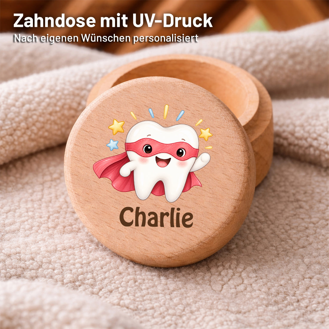 Runde Zahndose mit Motiv Superzahn und Beispielname Charlie im Detailbild mit UV-Druck auf dem Deckel