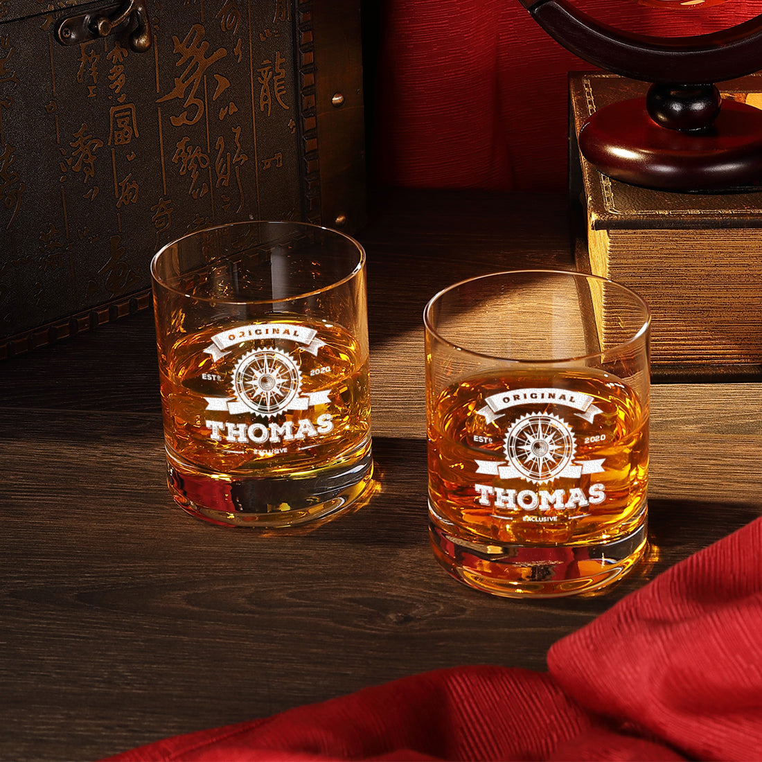 Totenkopf Dekanter 850 ml und 2 Whisky Tumbler 320 ml mit Wunschgravur - Original Exklusive