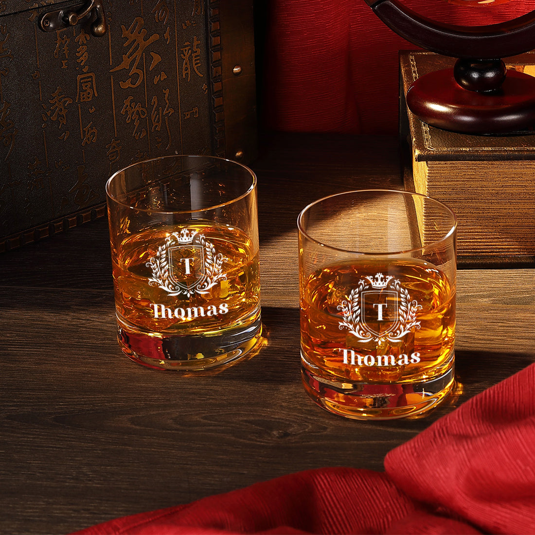Whisky Totenkopf Dekanter 850 ml & 2 Whiskygläser 320 ml mit Gravur - Motiv Wappen