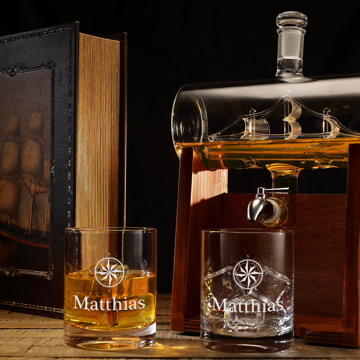 Whisky Geschenkset Karaffe 1000 ml und Gläser 320 ml - Motiv "Eleganter Kompass"