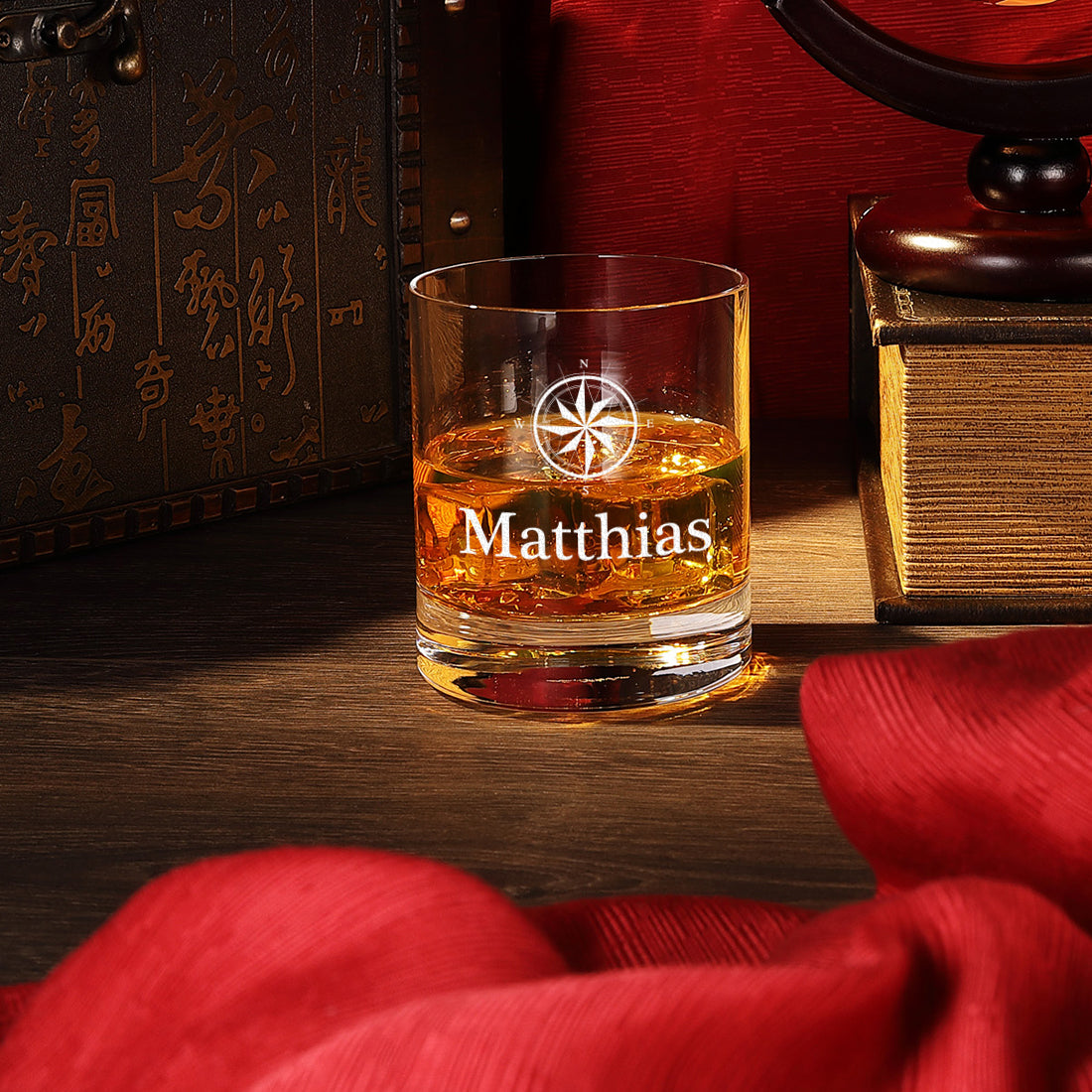 2-teiliges Geschenkset Totenkopf Karaffe 850 ml und Whiskyglas 320 ml - Motiv Kompass