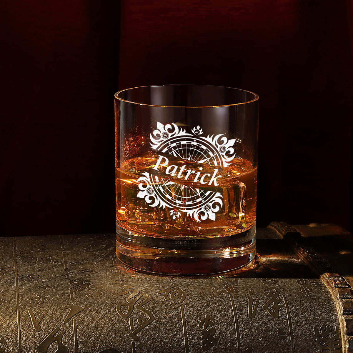 Elegantes Whiskyglas 320 ml mit personalisierter Gravur - Klassisches Ornament