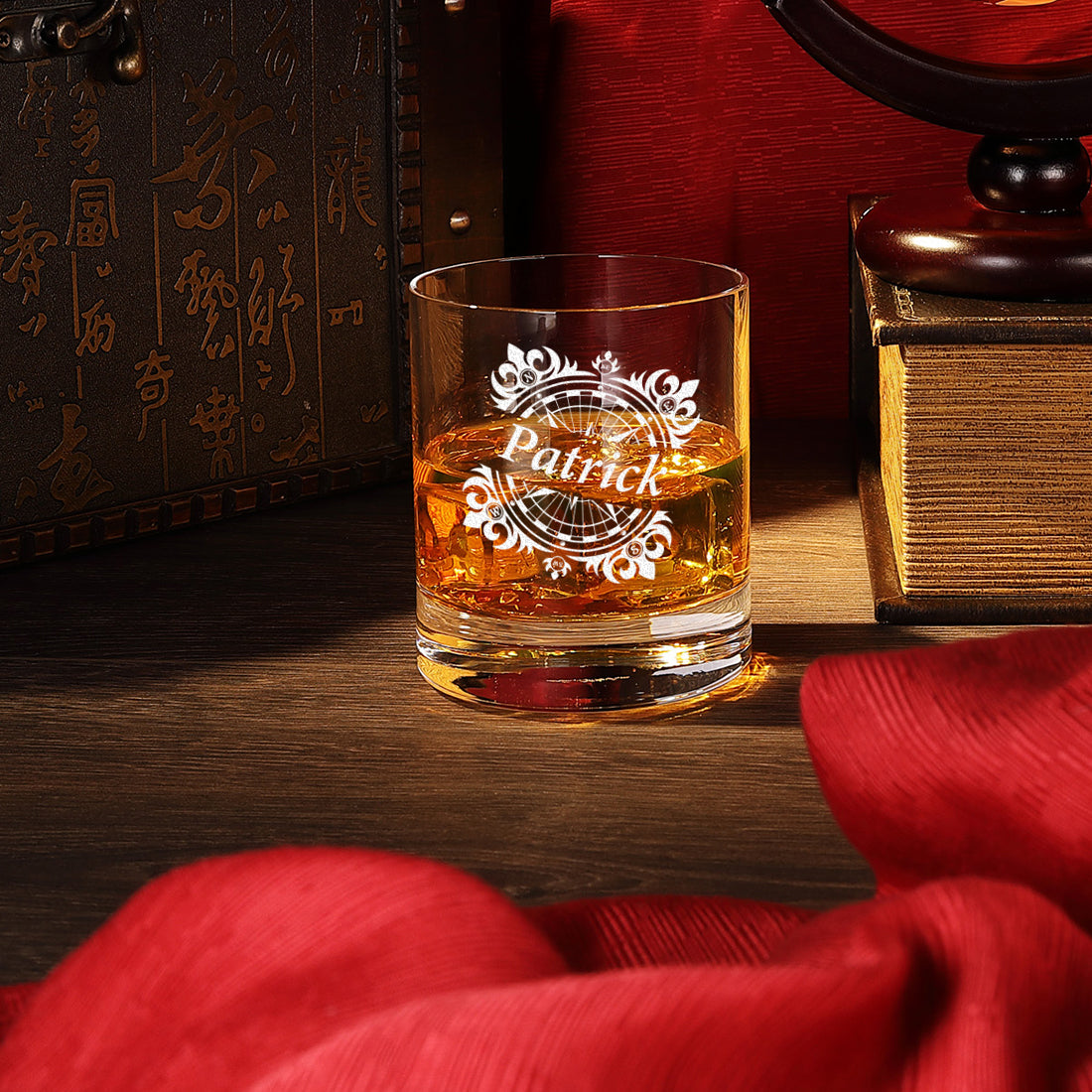 Elegantes Whiskyglas 320 ml mit personalisierter Gravur - Klassisches Ornament