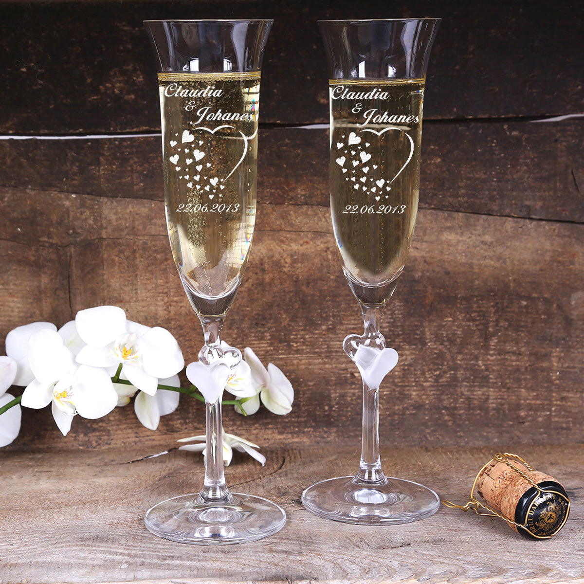 Personalisiertes Sektglas-Set "Herzenregen" – 2 Kristallgläser mit Herz-Stiel und Wunschgravur