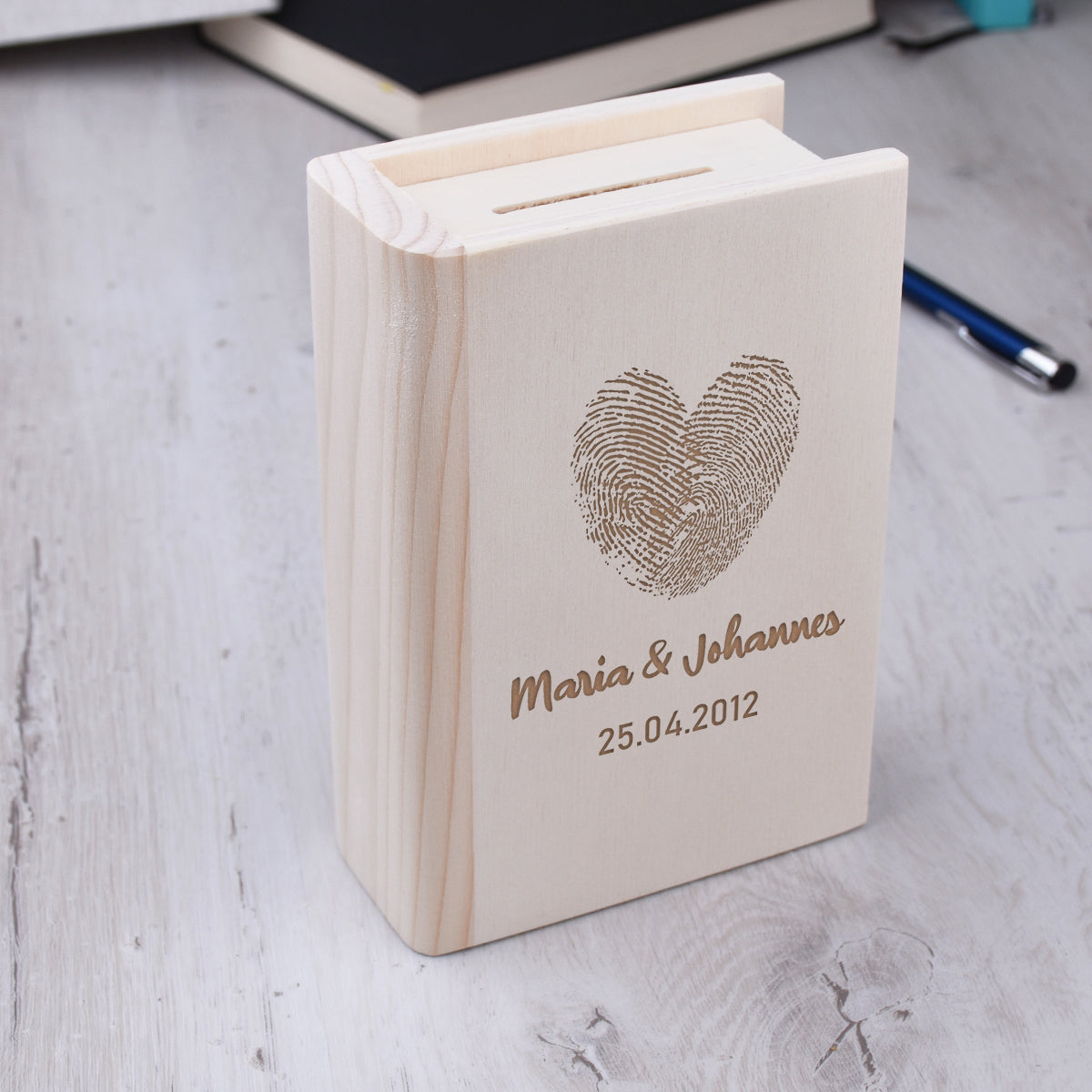 Personalisierte Spardose Buchform - Herz & Namen