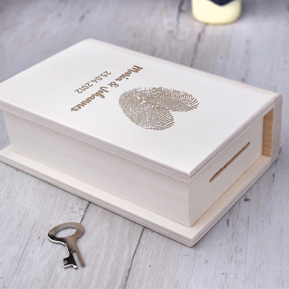 Personalisierte Spardose Buchform - Herz & Namen