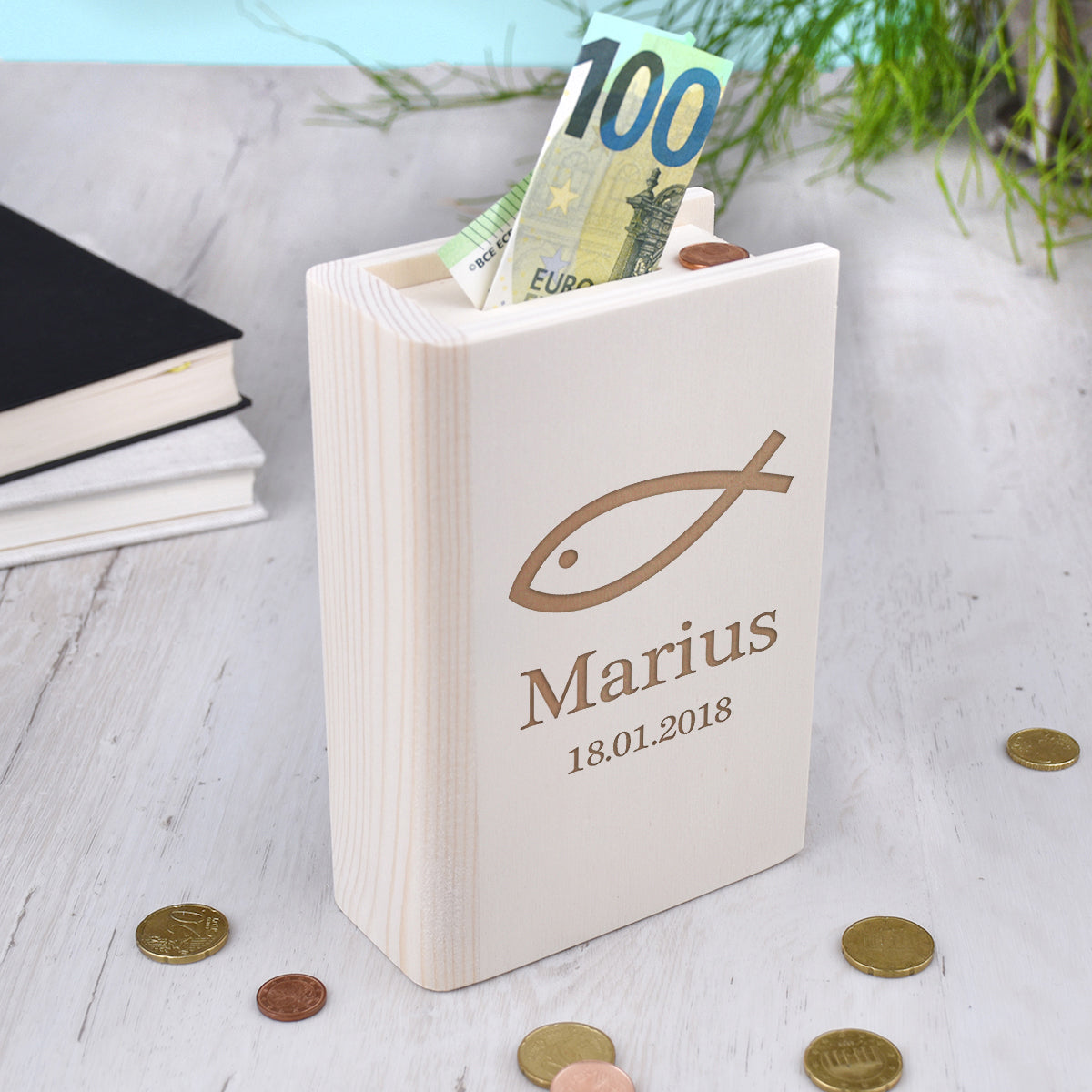 Personalisierte Buch-Spardose aus Holz - Fisch-Motiv & Gravur zur Taufe & Konfirmation