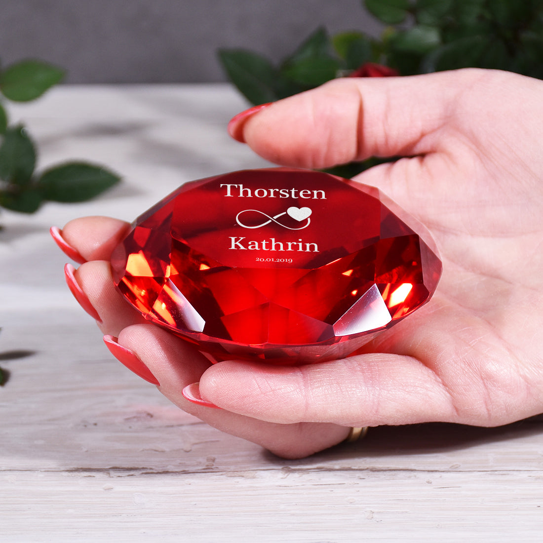 Glasdiamant "Unendlichkeit & Herz" mit Gravur – Geschenk zur Hochzeit & Jahrestag
