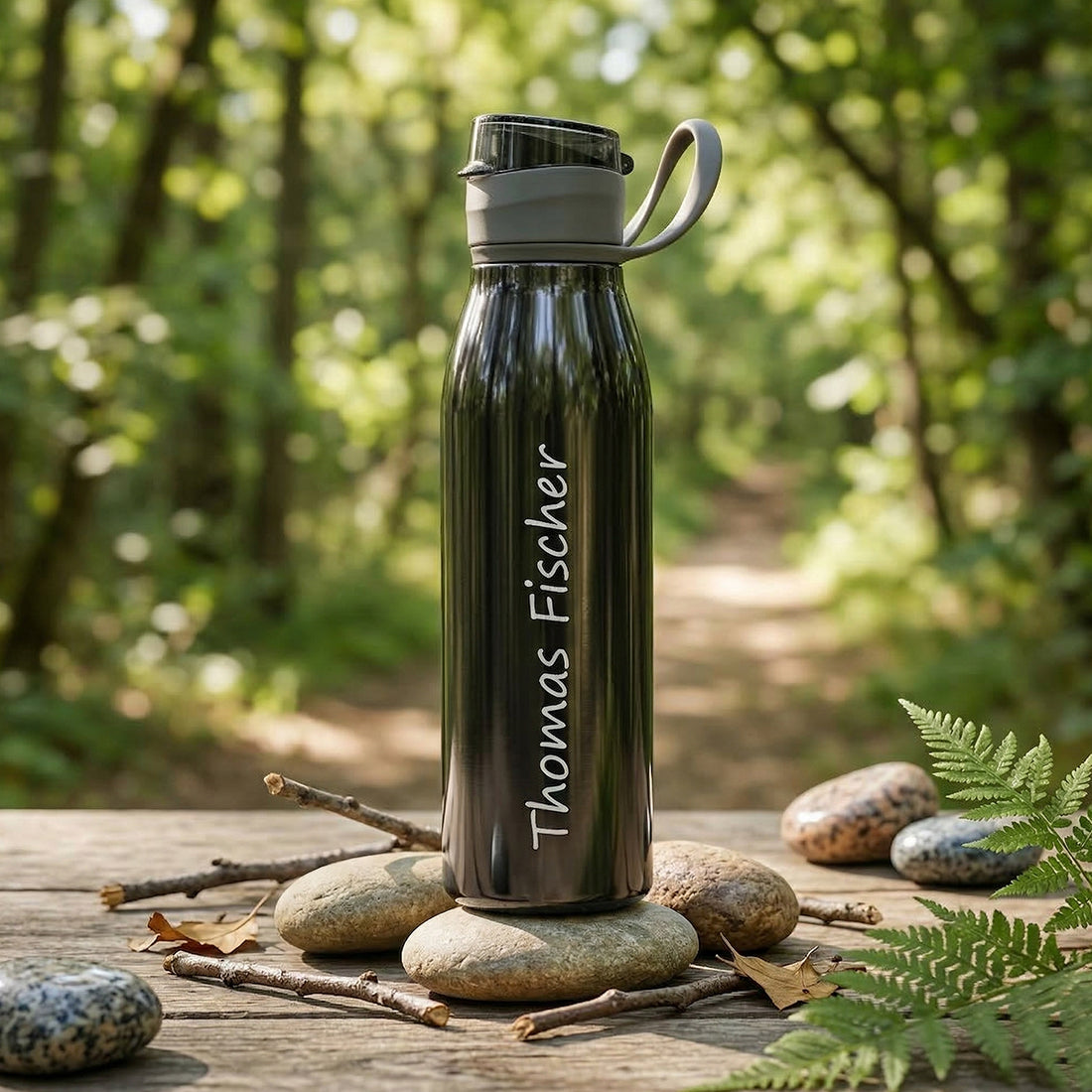 Personalisierte Alu-Trinkflasche schwarz 650ml - Detailansicht Gravur