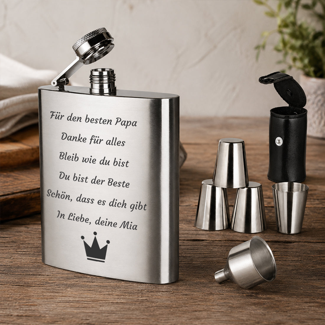 Personalisierter Edelstahl-Flachmann mit Gravur und Kronen-Motiv im kompletten Set