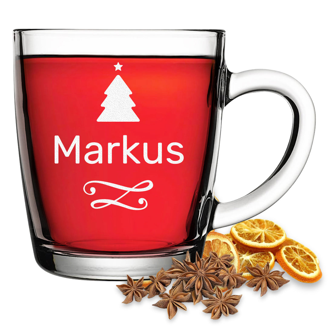 Glühweinglas mit Motiv Weihnachtsbaum und Beispielgravur Markus vor weißem Hintergrund