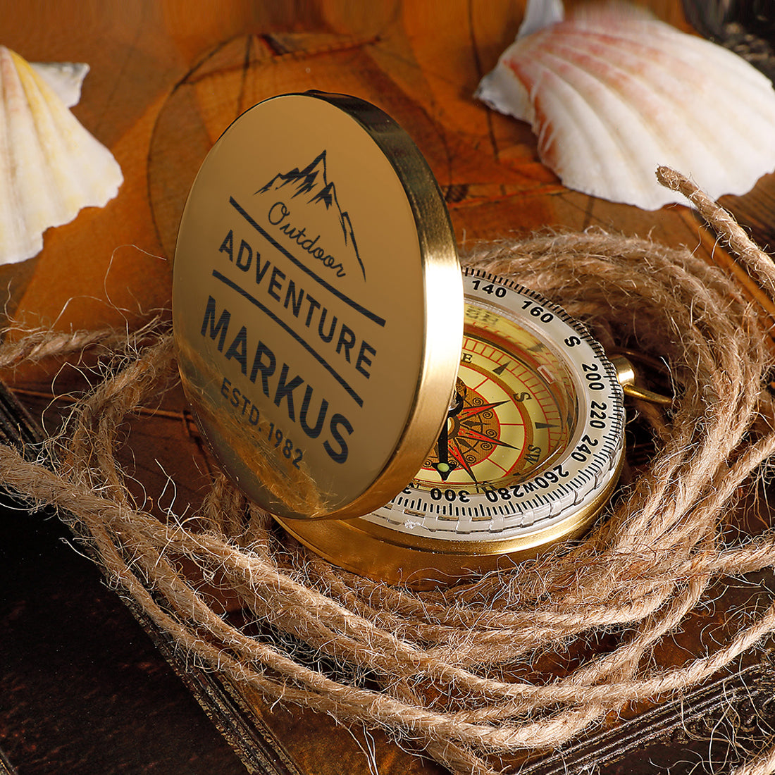 Personalisierter Kompass in Gold-Optik mit Wunschgravur