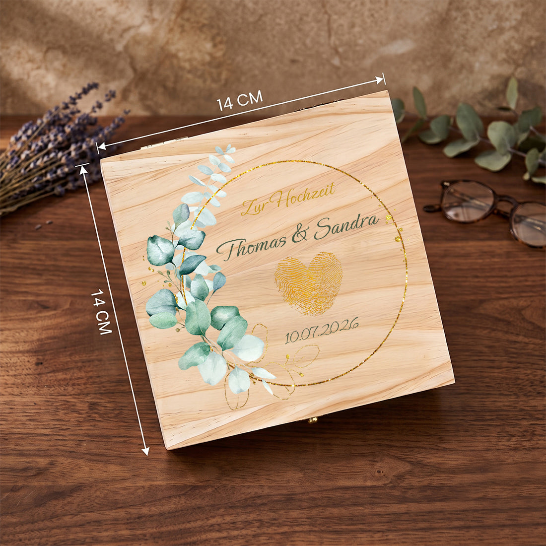 Quadratische Holzbox mit hochwertigem Metallverschluss