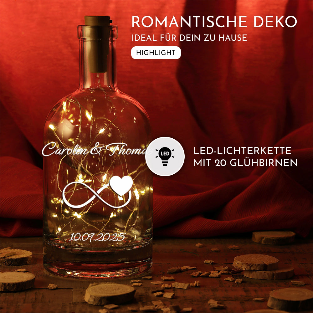 Romantische LED Leuchtflasche mit Unendlichkeitszeichen-Motiv und Lichterkette im Dunkeln
