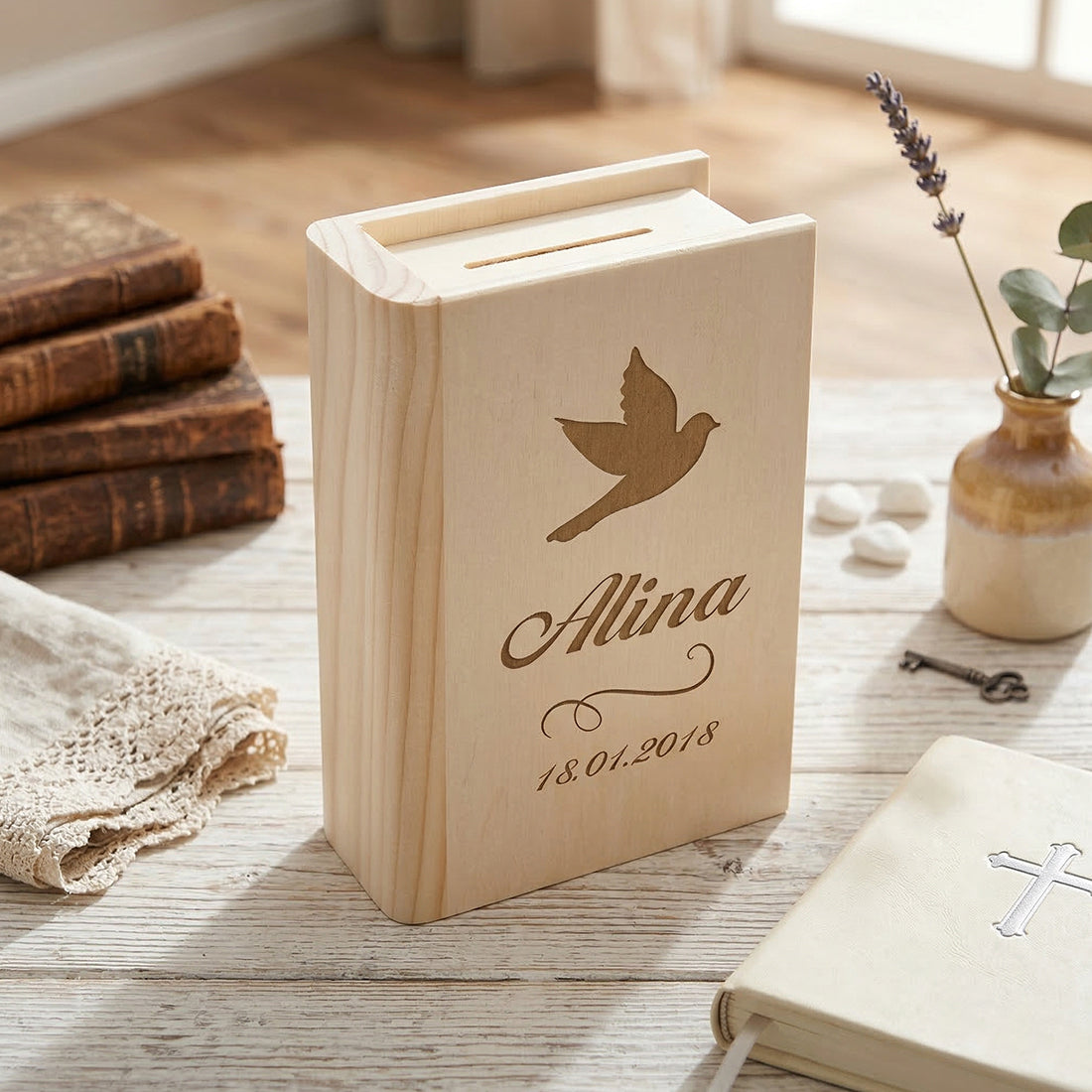 Sparbuch aus Holz mit Gravur Motiv Taube – personalisiertes Geschenk