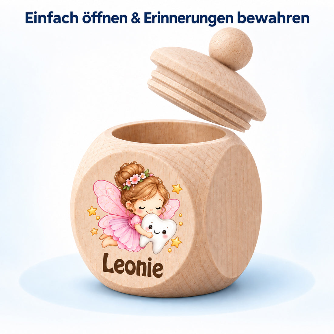 Geöffnete Zahndose mit Zahnfee und darüber angehobenem Schraubdeckel mit rundem Holzgriff