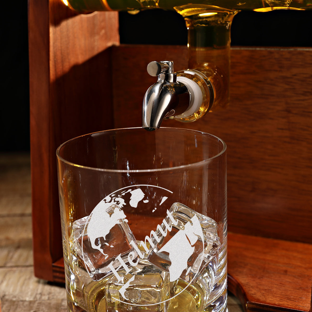 Whisky Dekanter Geschenkset mit personalisierter Gravur - Motiv "Globus"
