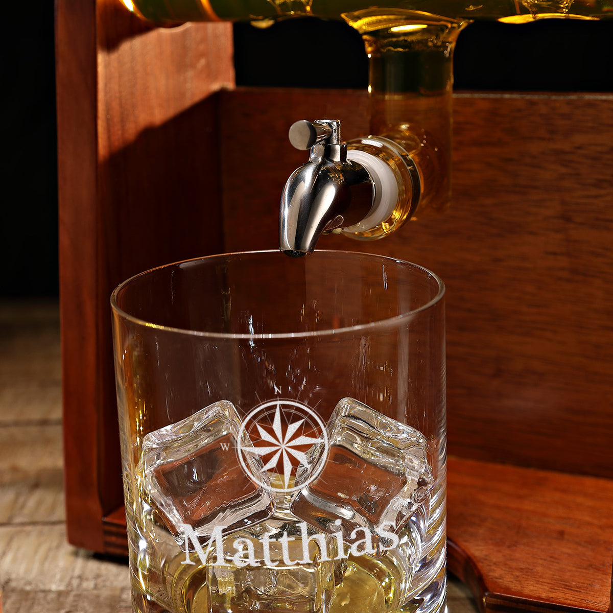Whisky Geschenkset Karaffe 1000 ml und Gläser 320 ml - Motiv "Eleganter Kompass"