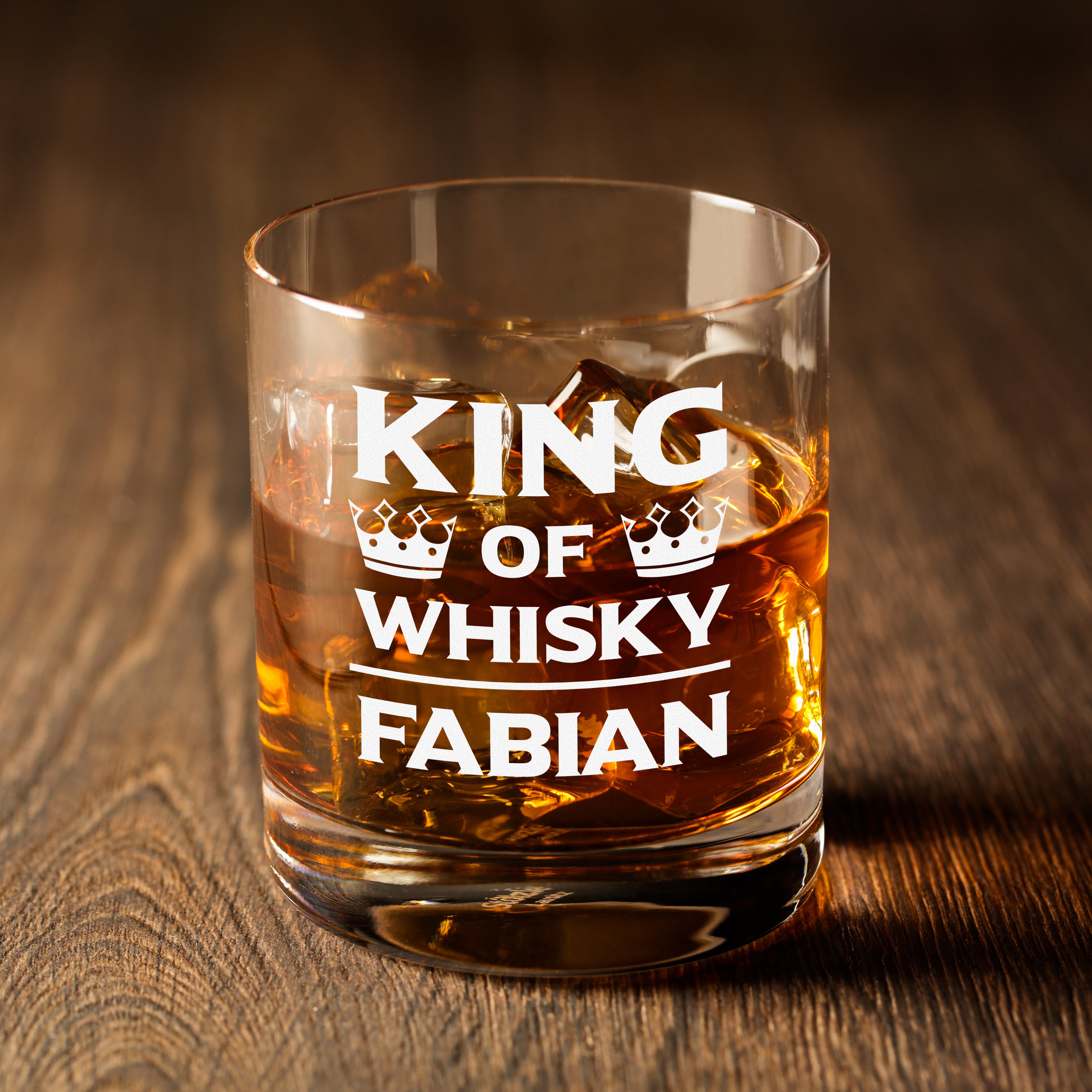 Tumbler Glas 320 ml für Whisky mit Wunschgravur - Motiv "King of Whisky"