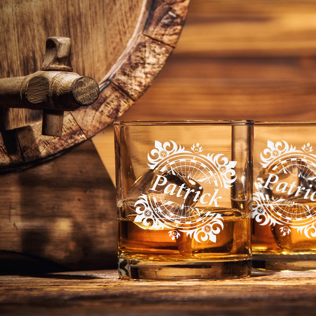 Elegantes Whiskyglas 320 ml mit personalisierter Gravur - Klassisches Ornament