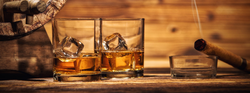 2 Whiskygläser 2 Untersetzer und Whiskey Flasche in Geschenk-Box Personalisiert mit Gravur polar-effekt 6-TLG Whisky Geschenk-Set mit Jack Daniels No.7 Motiv Quality Whisky