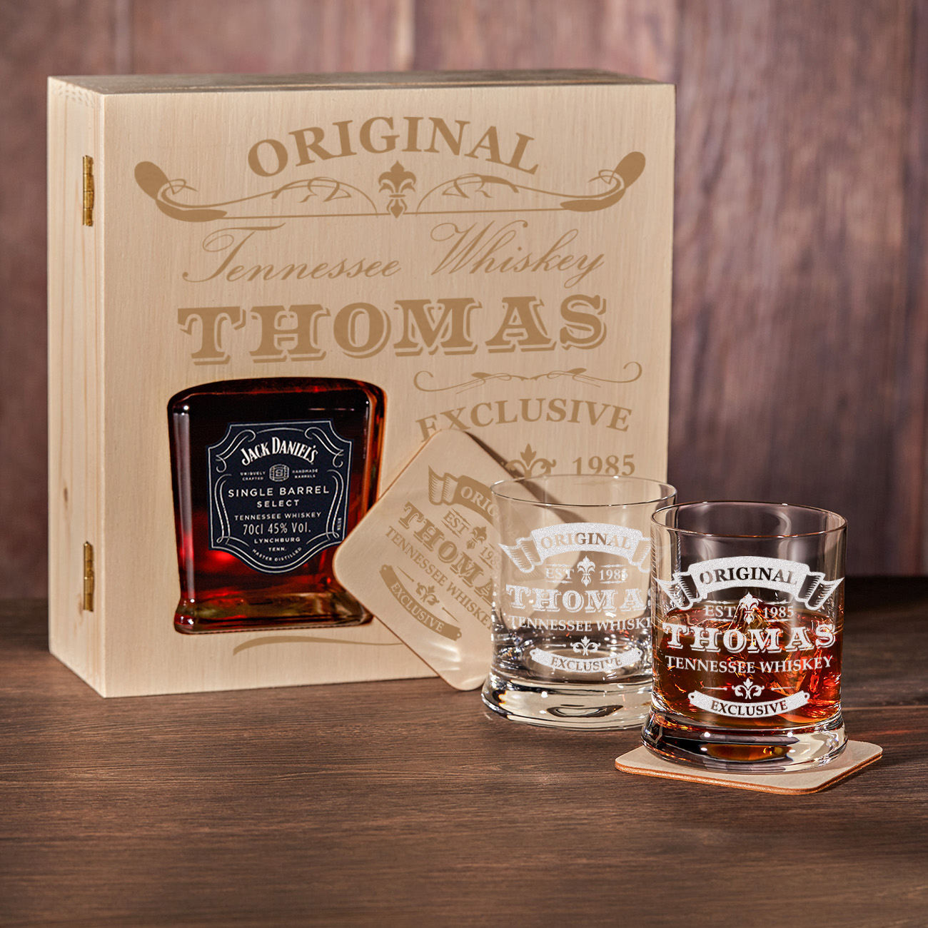 2 Whiskygläser 2 Untersetzer und Whiskey Flasche in Geschenk-Box Personalisiert mit Gravur polar-effekt 6-TLG Whisky Geschenk-Set mit Jack Daniels No.7 Motiv Quality Whisky