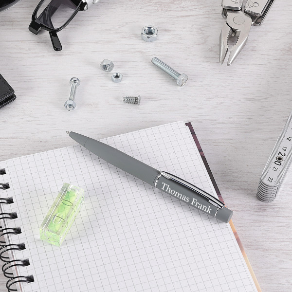Kugelschreiber in Grau mit personalisierter Wunschgravur